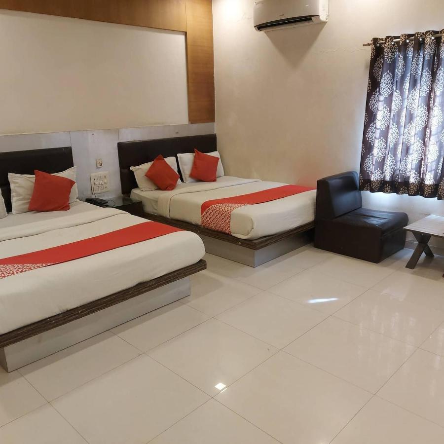 אחמדאבאד Hotel Shreenath מראה חיצוני תמונה