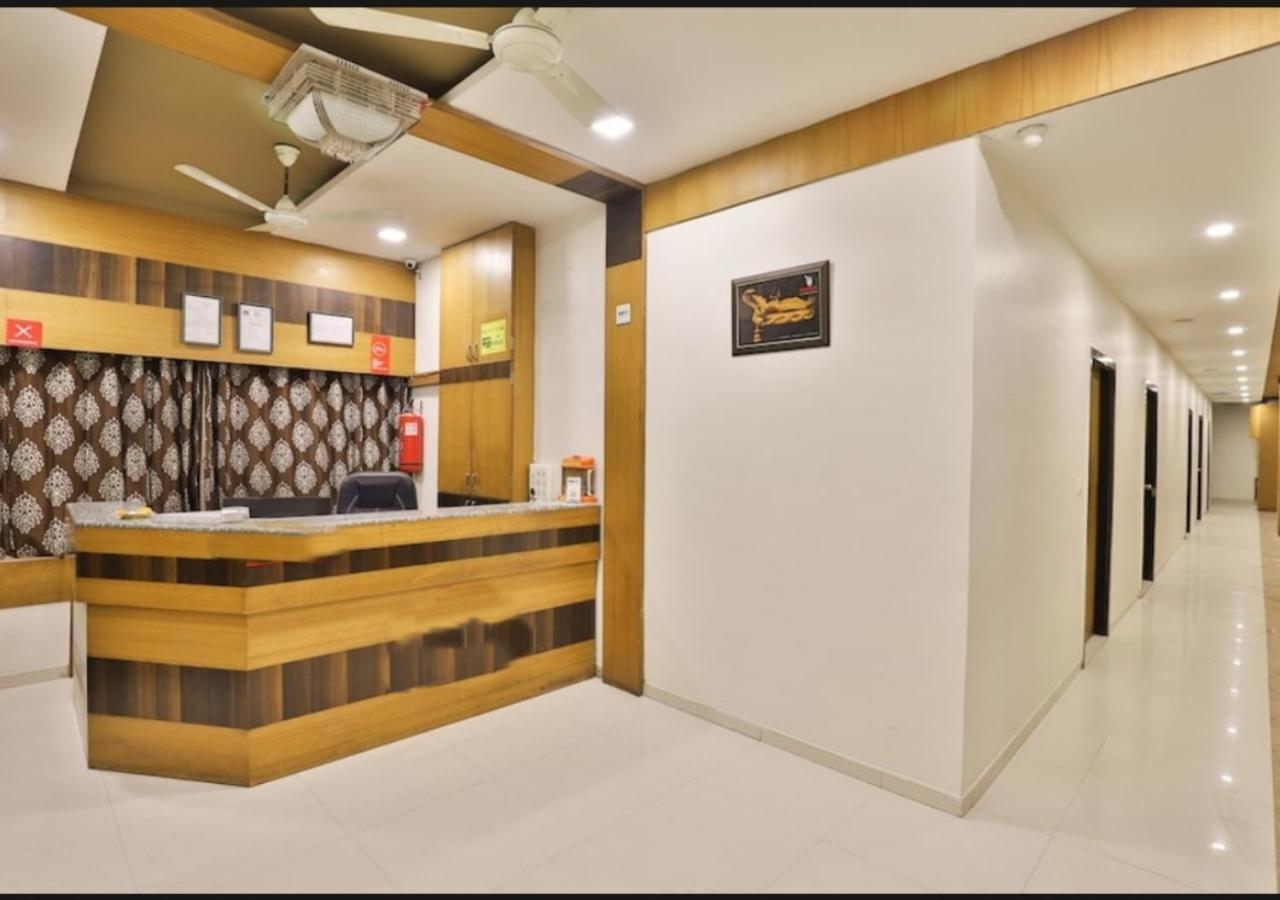 אחמדאבאד Hotel Shreenath מראה חיצוני תמונה