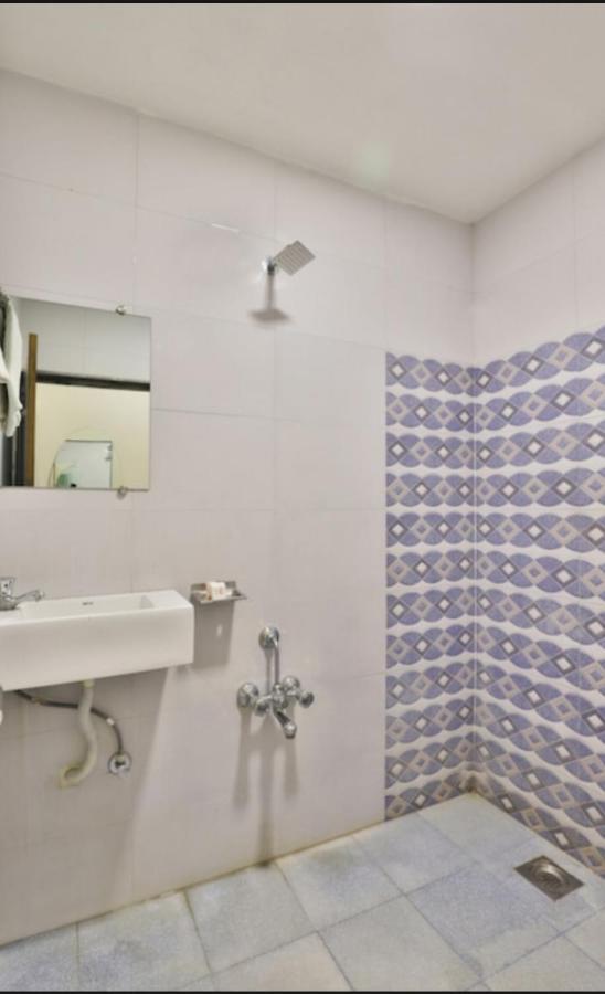 אחמדאבאד Hotel Shreenath מראה חיצוני תמונה